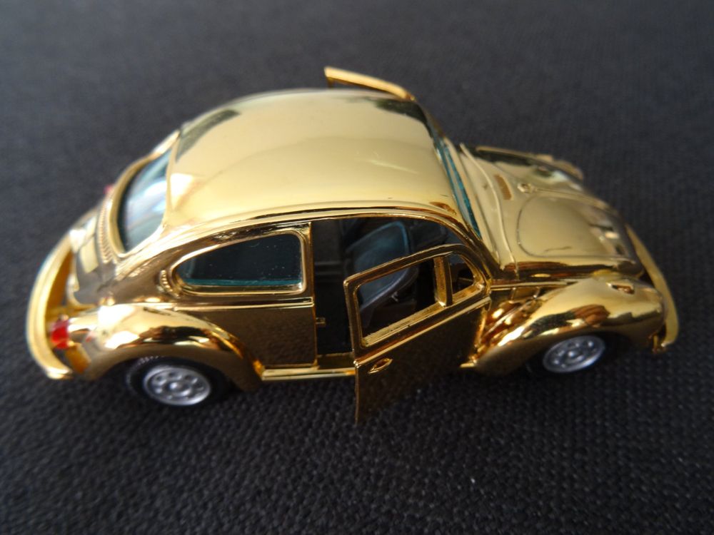 VW KÄFER 1302 GOLD con portachiavi AMAG. - Image 2