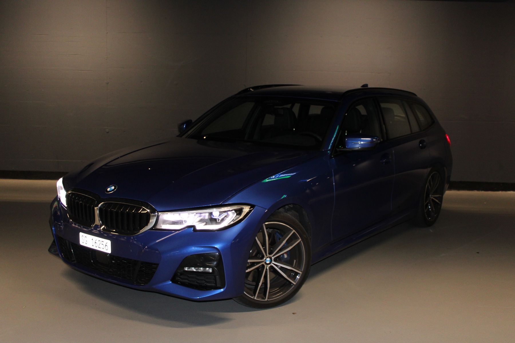 BMW 330i Touring xDrive M-Paket Ankauf mit Leasingübernahme - Image 3