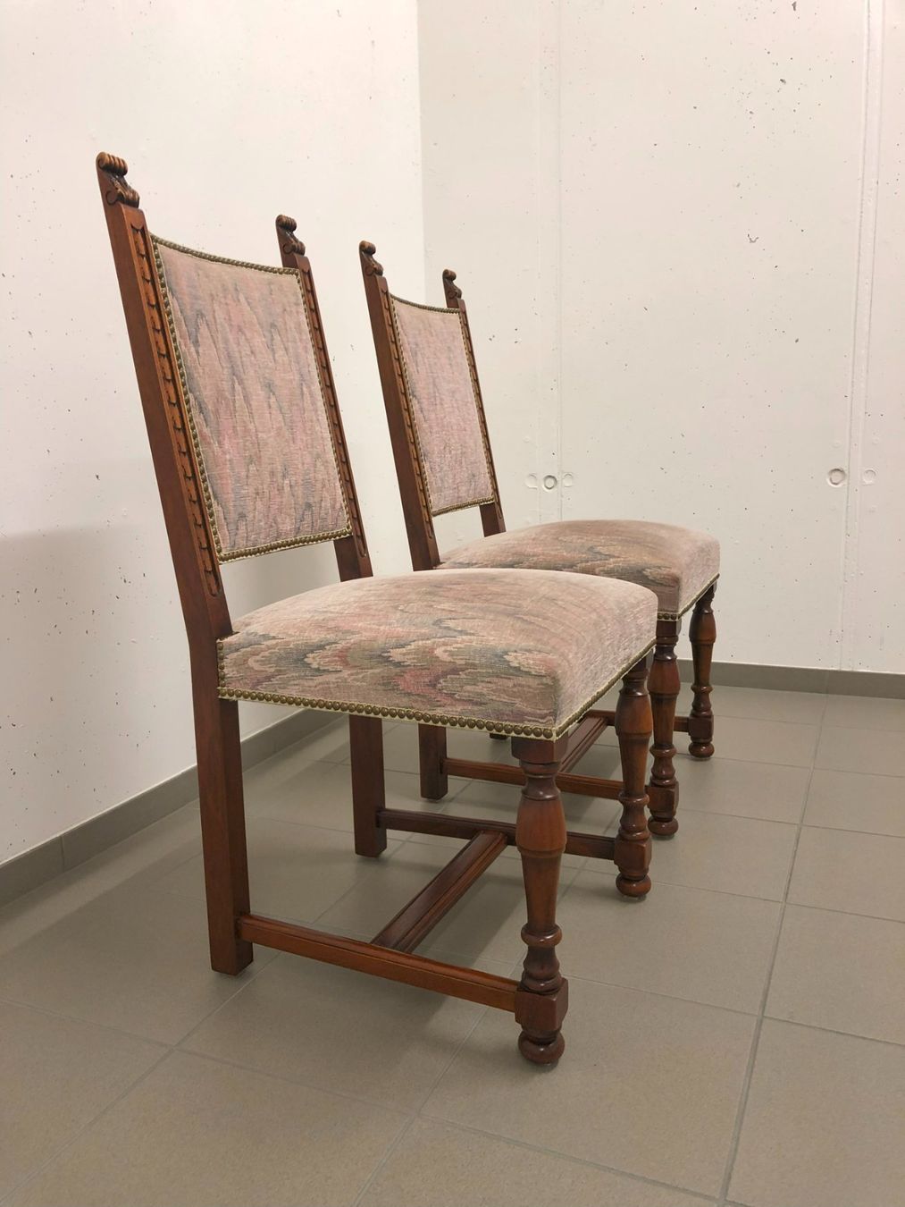 2 identische Stühle, robuste Stühle aus Echtholz - Image 1