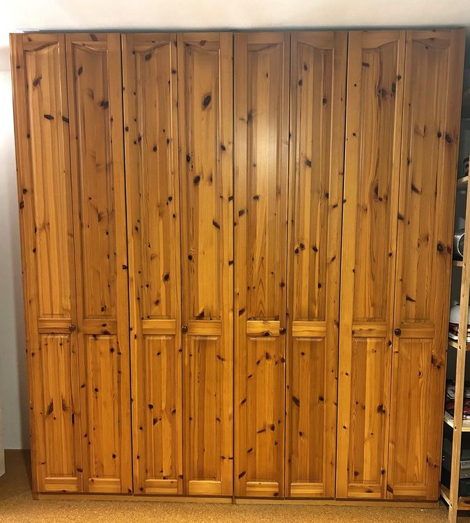 Grande armadio IKEA Kiefer con molto spazio di archiviazione!