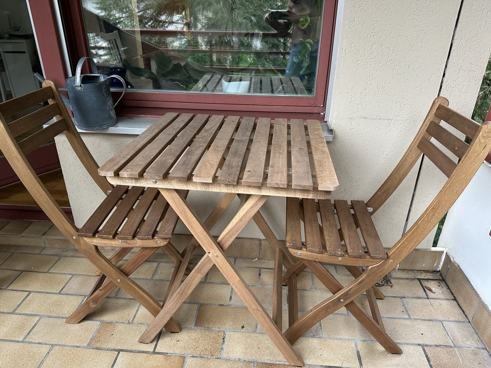 Tavolo e due sedie pieghevoli, all'aperto, Ikea Askholmen