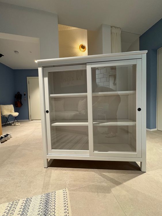 Comodino bianco alto