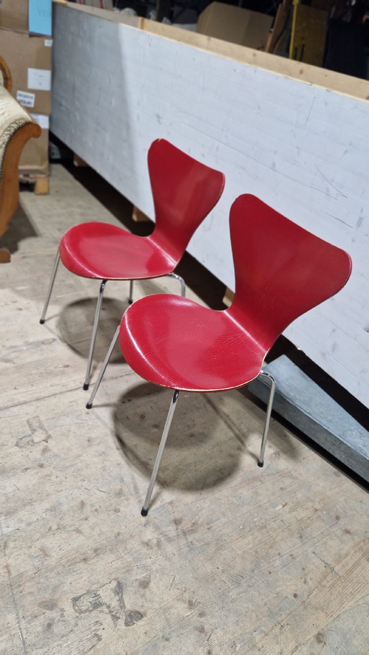Sedi originali Fritz Hansen, set da 2, rosso, design classico - Image 1
