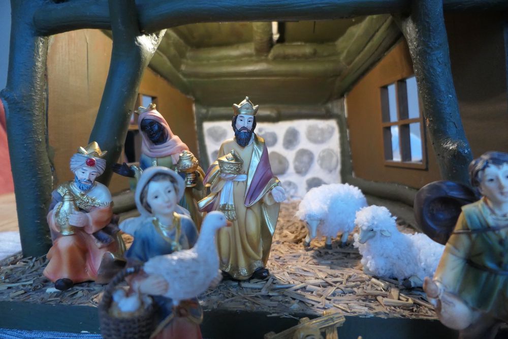 Una bellissima presepe fatto a mano con le figure! - Image 2