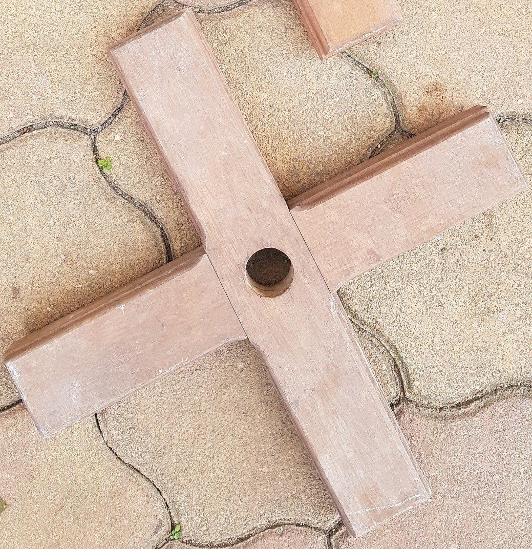 Pod Ständer aus Holz - Image 1