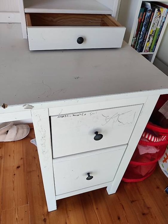 Scrivania Ikea Hemnes con piano in bianco