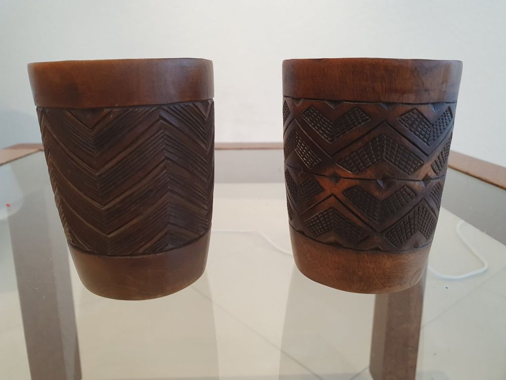 Becher in legno scolpito a mano dell'Africa centrale; Congo - Image 2