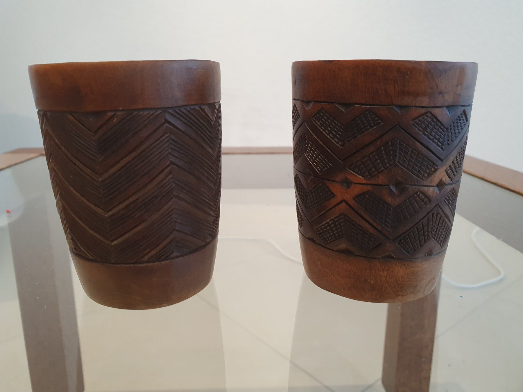 Becher in legno scolpito a mano dell'Africa centrale; Congo - Image 3