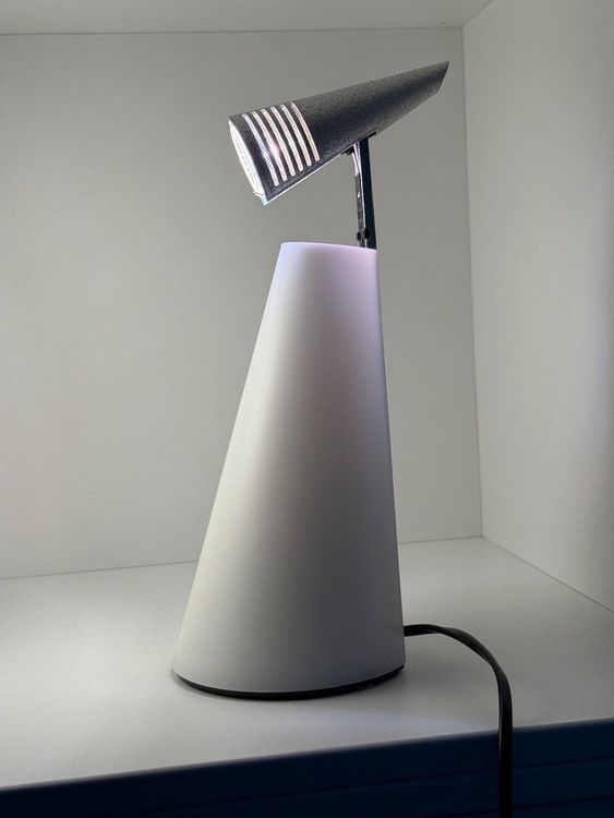 Elegante lampada da tavolo di design, IOTA di Hikaru Mori - Image 2