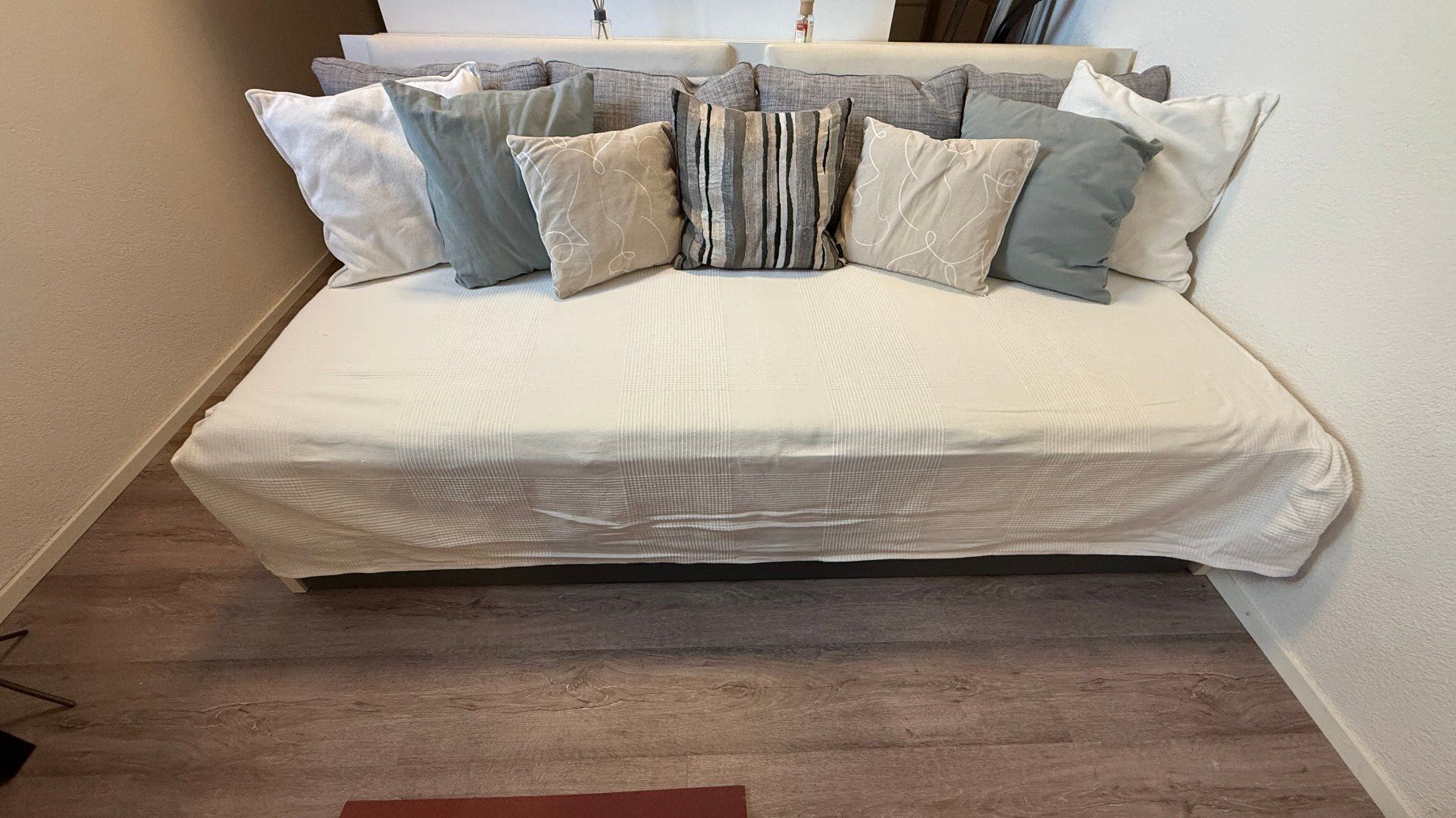 Divano letto o letto estraibile con cassetto per cuscini - Image 1