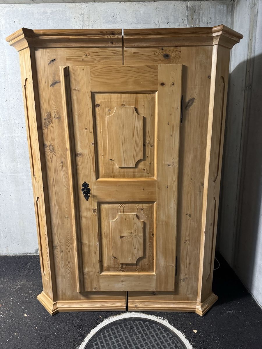 Armadio antico, legno massiccio - Image 1