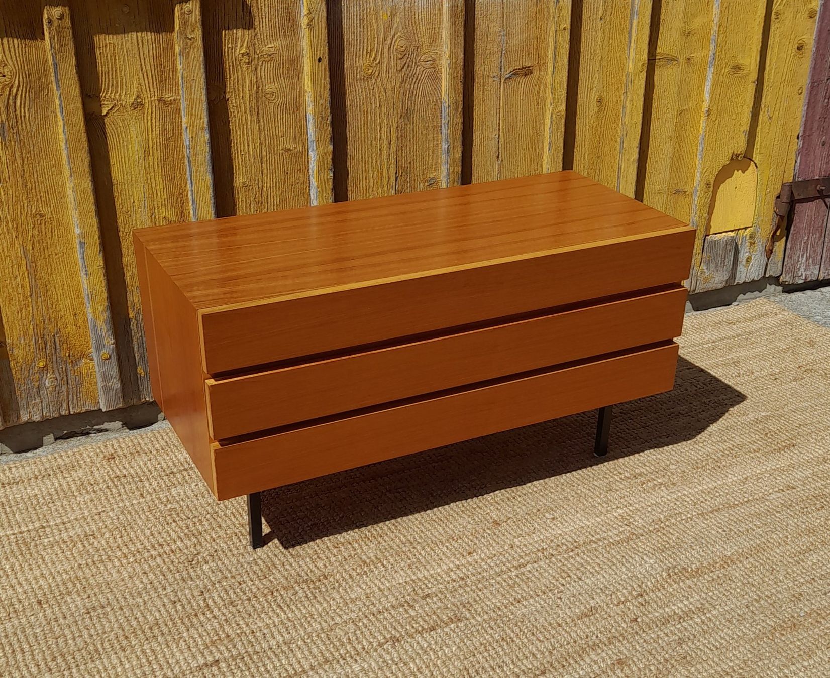 Credenza minimalista Mid Century in noce - Image 1