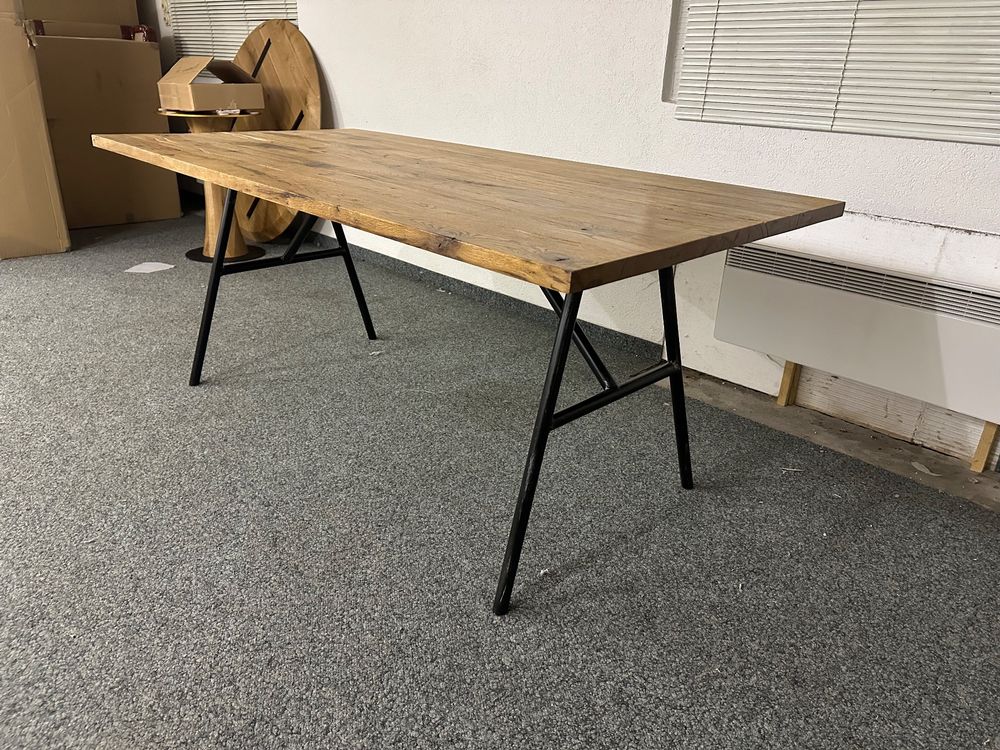 Tavolo da pranzo in legno massiccio