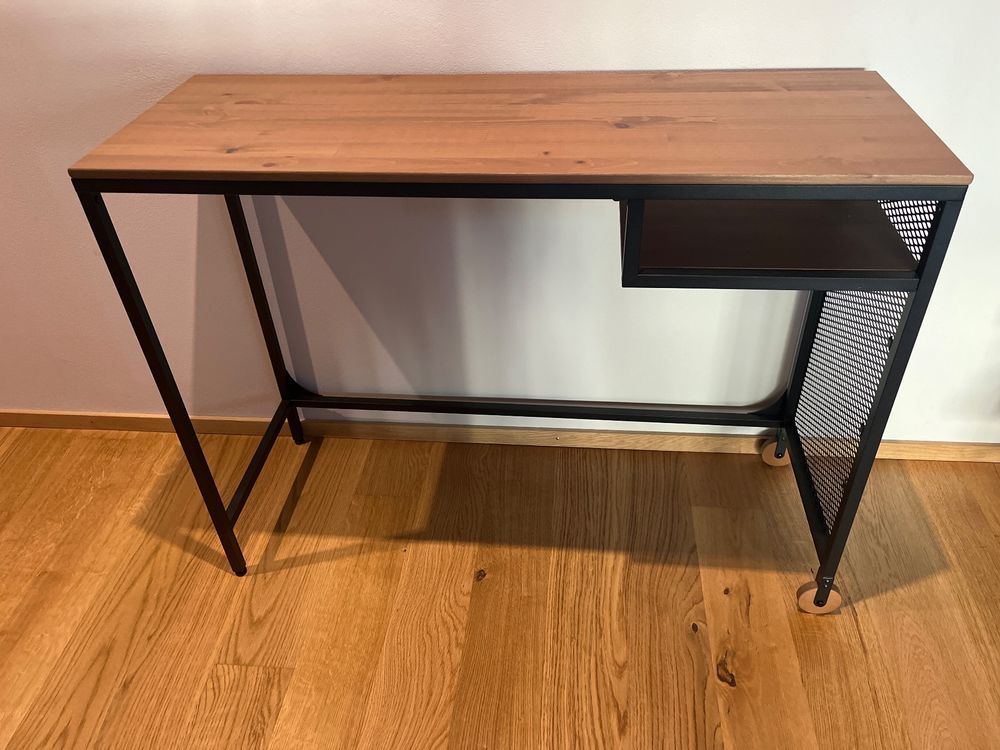 Scrivania Ikea Fjallbo