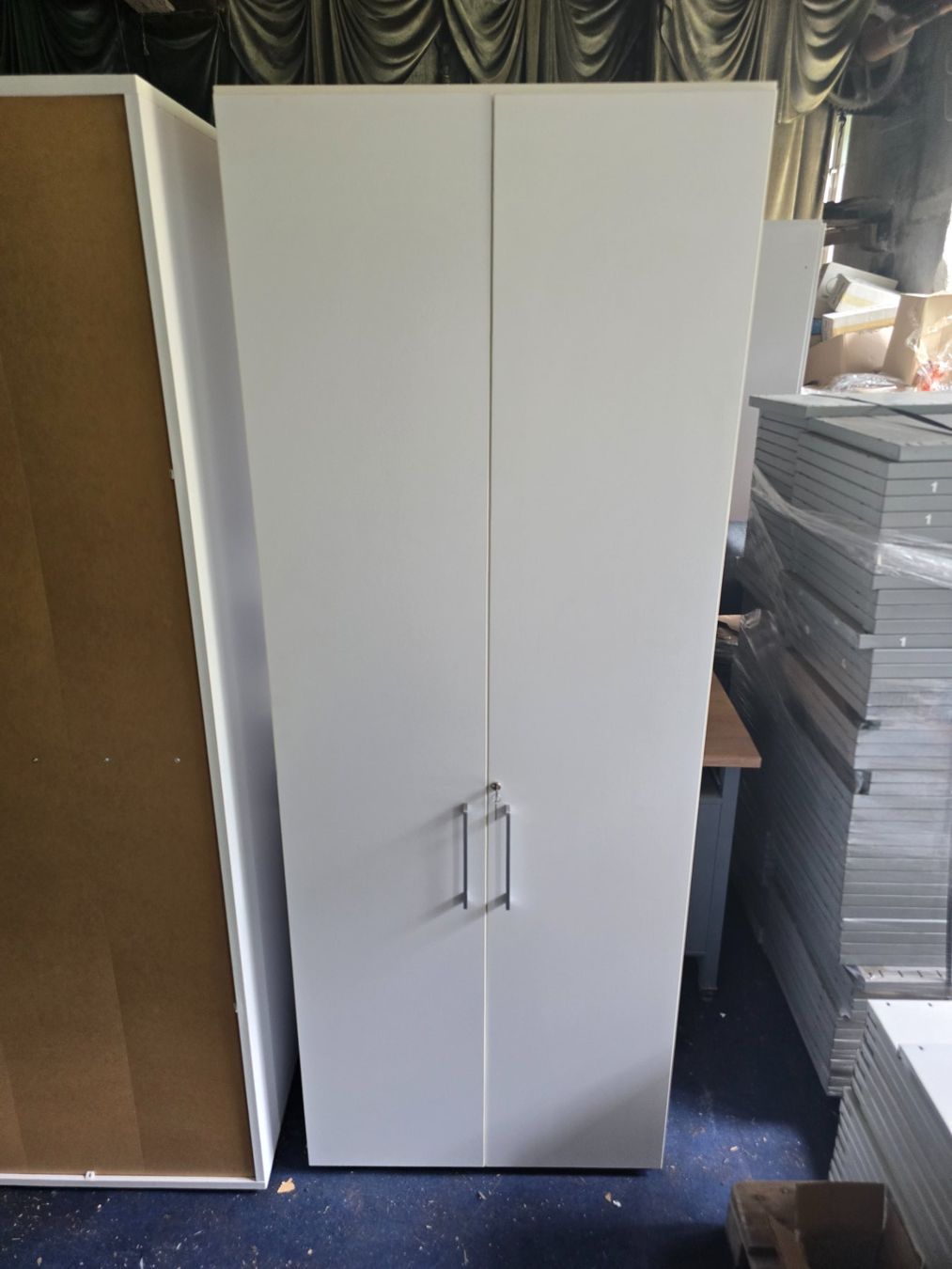 bellissimo armadio per ufficio con chiave in bianco 80x42cm H: 216cm - Image 1
