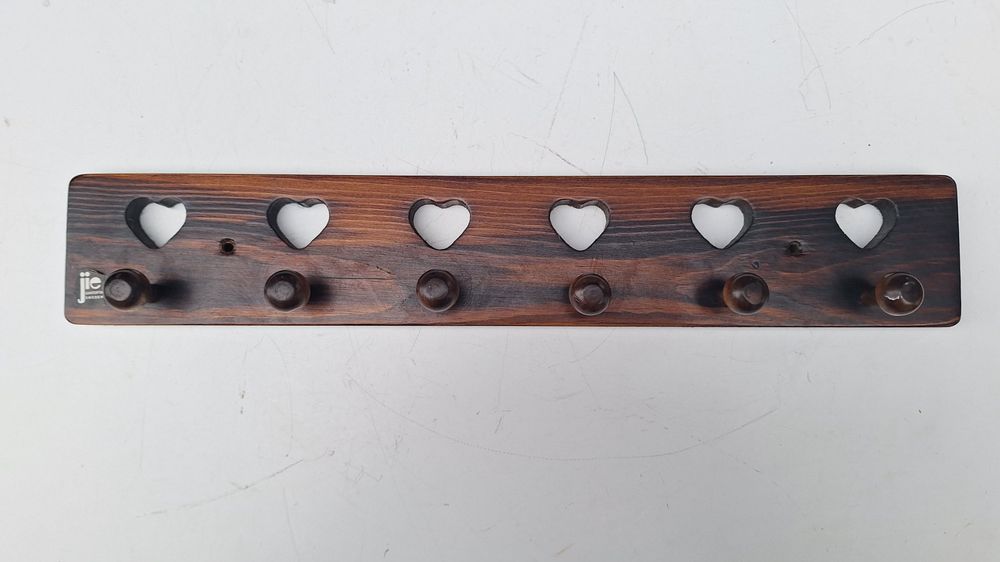 Vintage armadio in legno con cuori, JIE Svezia