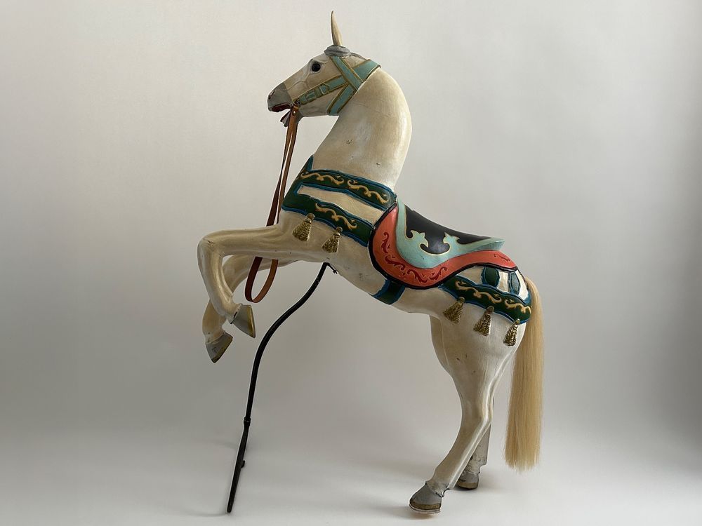 cavallo di legno antico. cavallo di legno antico