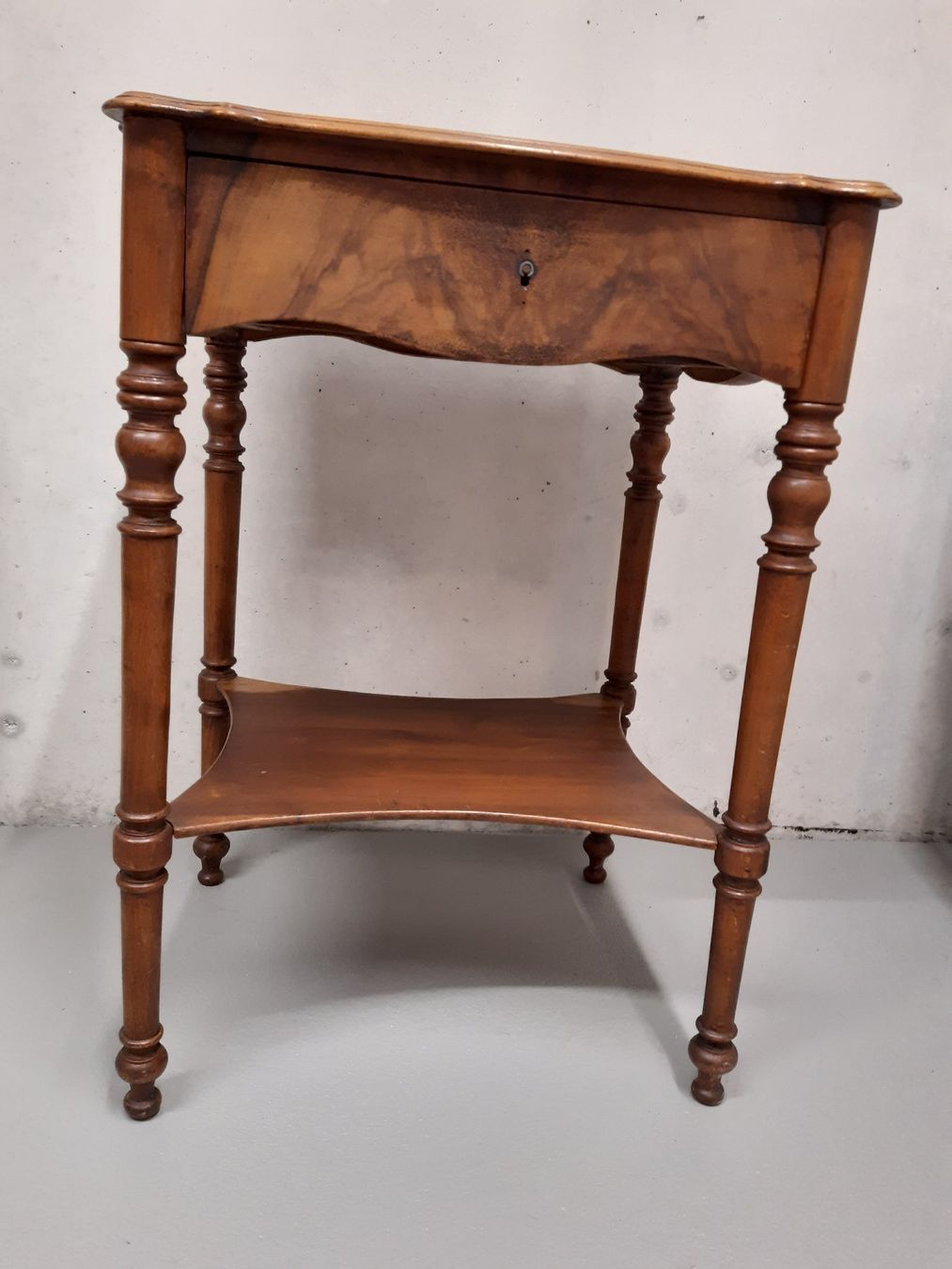 wunderhübschesTischli - Image 1