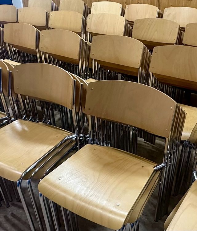 100 sedie in legno, sedie impilabili
