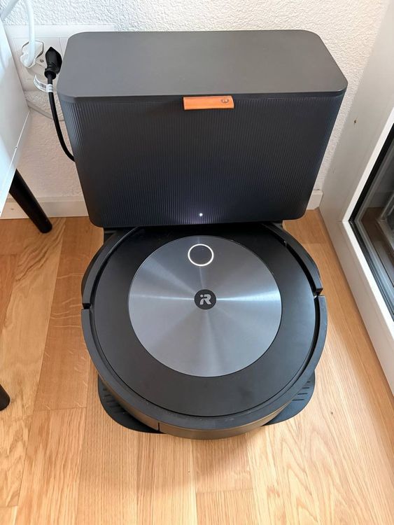 Roomba j7+ con pezzi di ricambio GRATIS – Ottimo stato!
