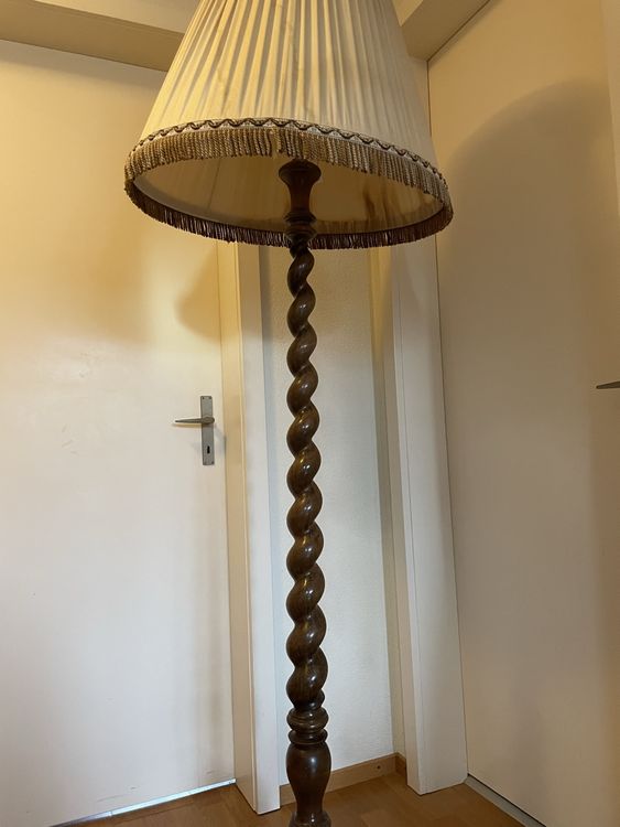Lampada da terra classica con paralume