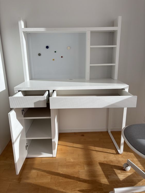Scrivania + sedia da ufficio