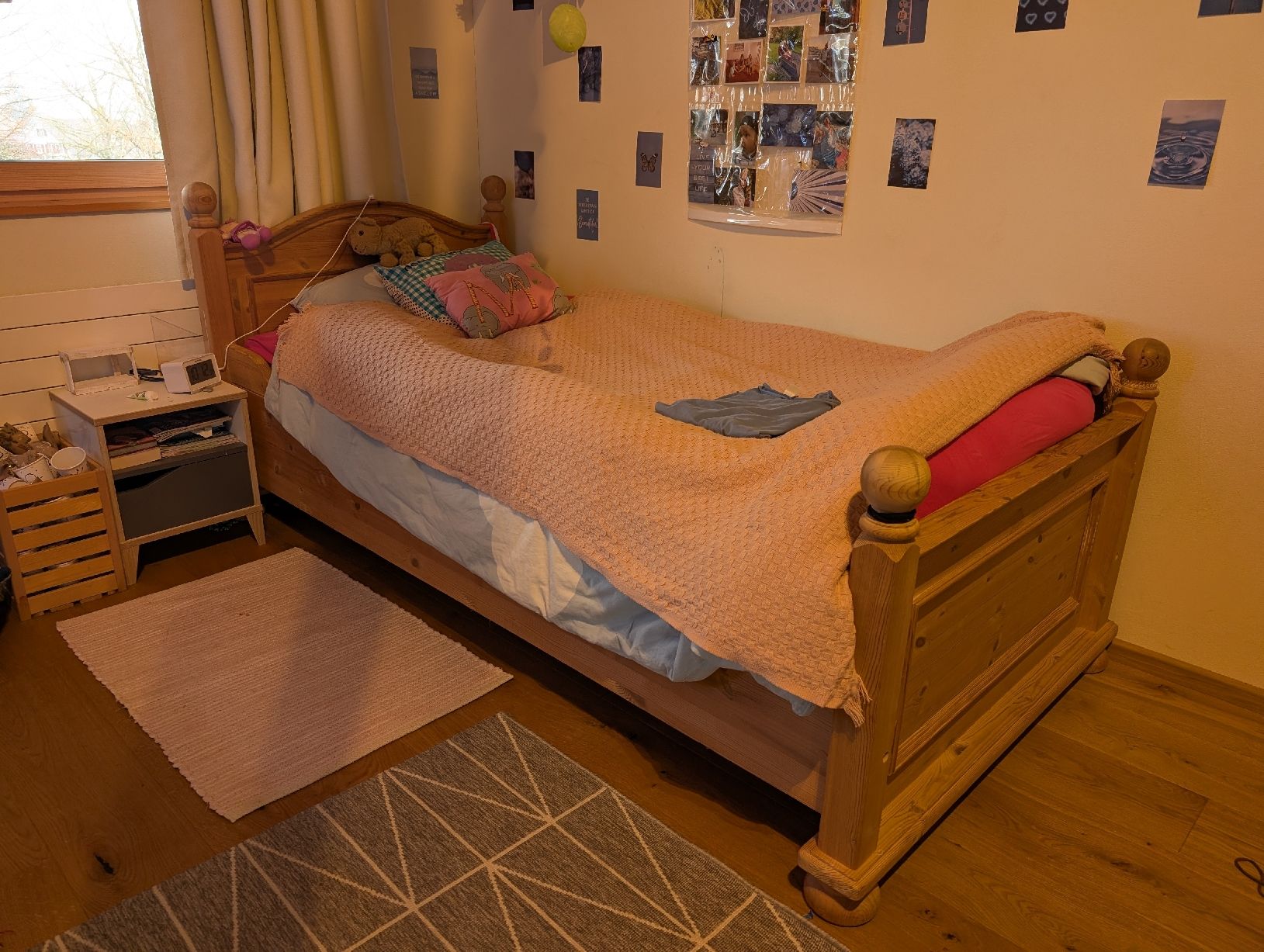 splendido camerino per bambini; letto, scaffale e comodino - Image 1