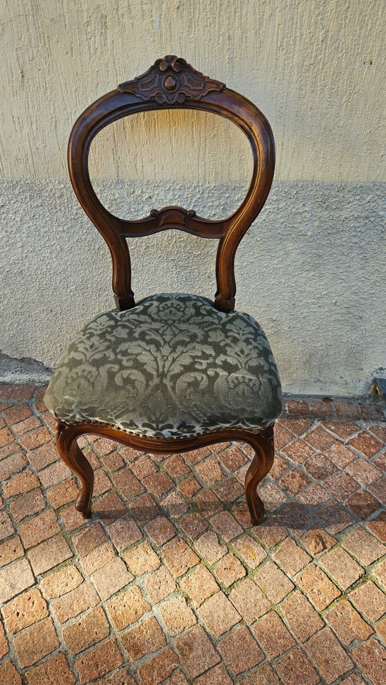 Sedia in legno con seduta in velluto azzurro damascato - Image 1