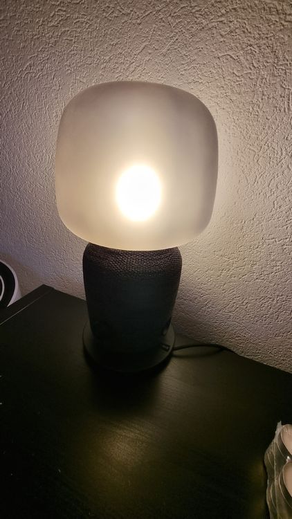 Comoda lampada da comodino con altoparlante Bluetooth IKEA
