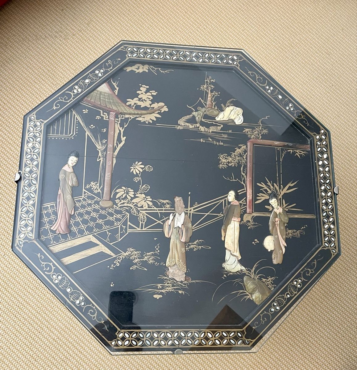 Tavolino asiatico laccato nero, un design unico! - Image 1