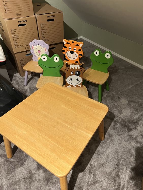 Tavolo e sedie per bambini