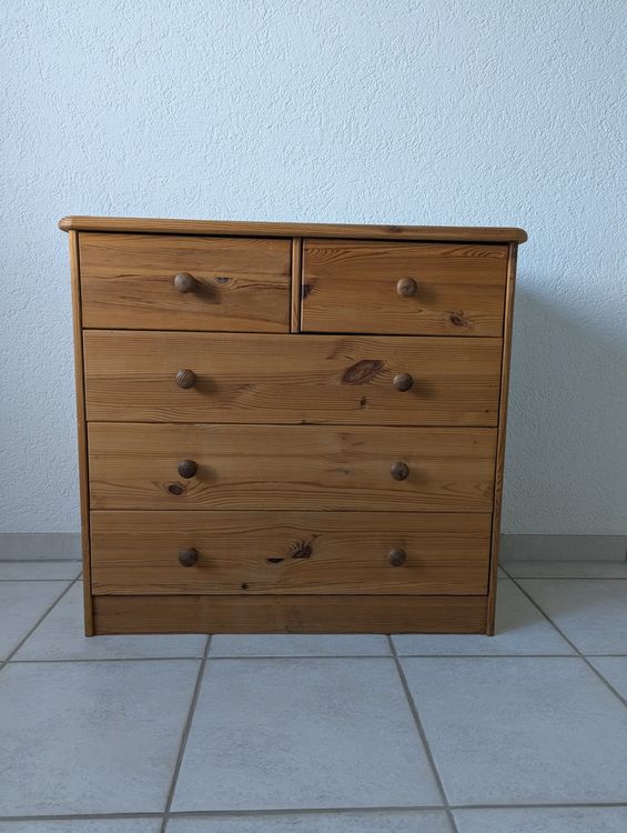 Comodino in legno massello con 5 cassetti (1 difettoso)