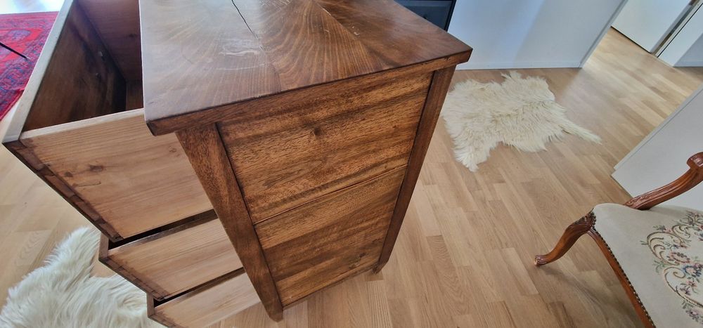 Antica comoda in legno, un gioiello. Di castagne - Image 2