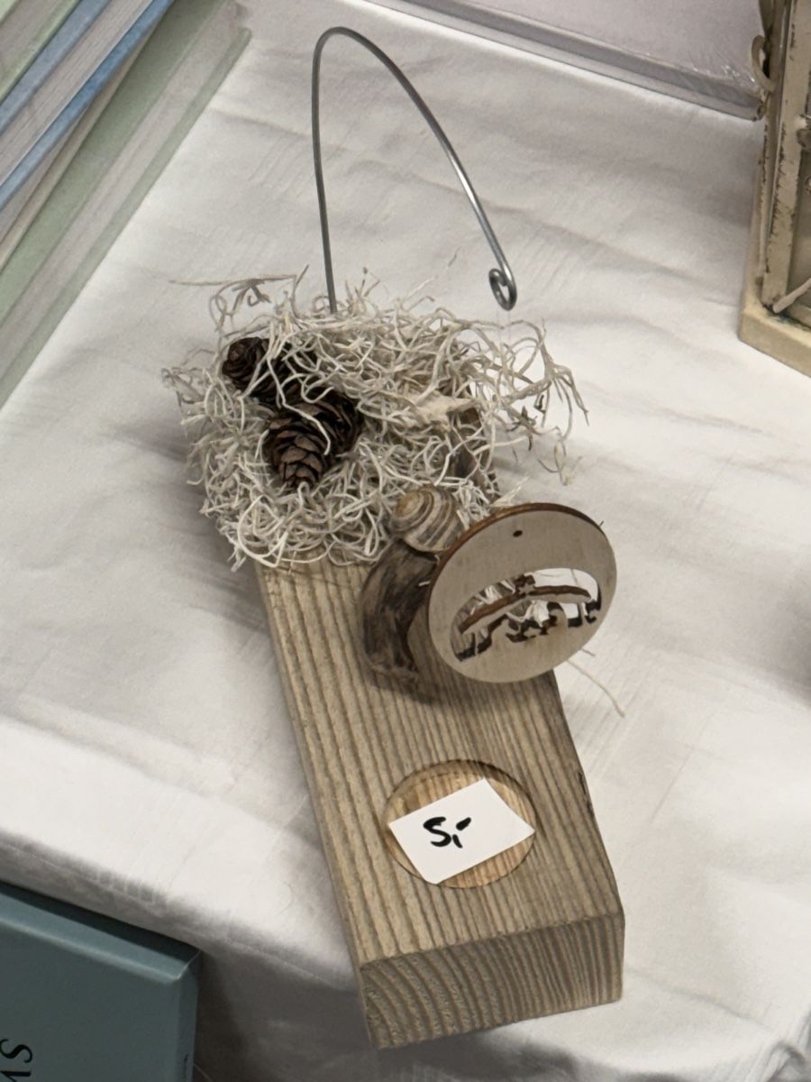 Unik design with crib and pegs, handwork - Image 1