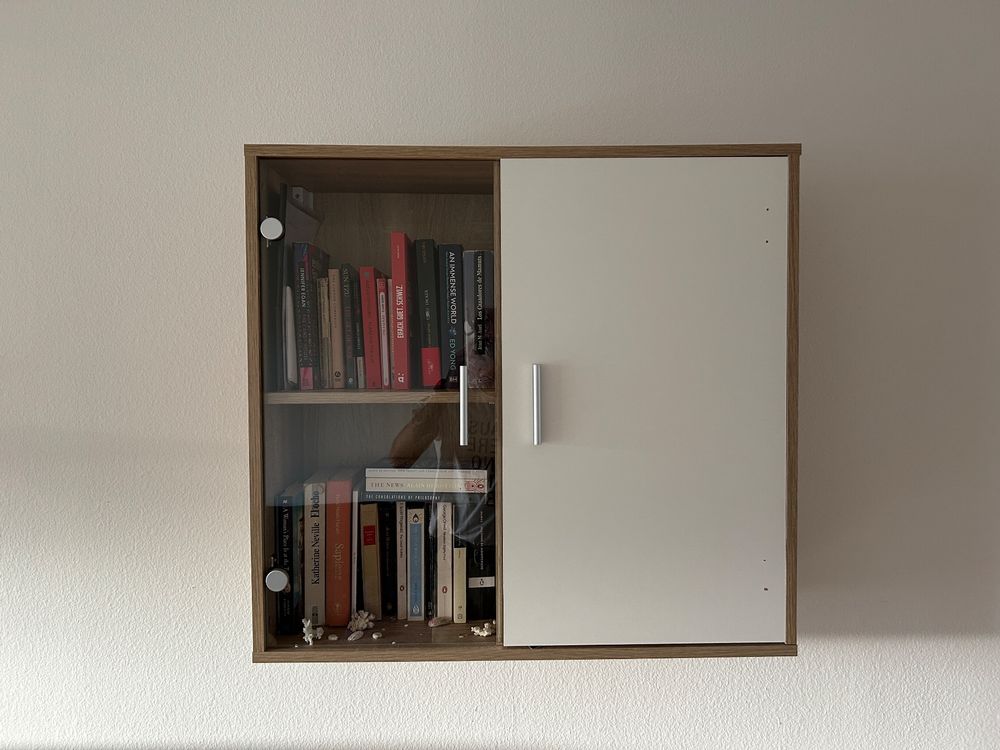 Libreria, scaffale a muro con porta in vetro
