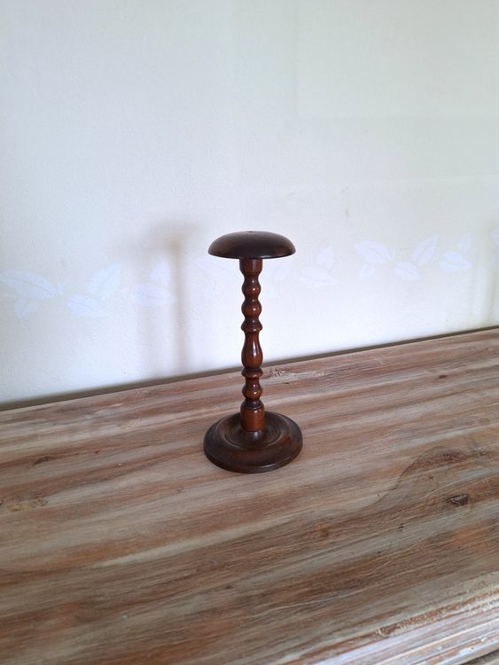 Stendino per cappelli in legno antico