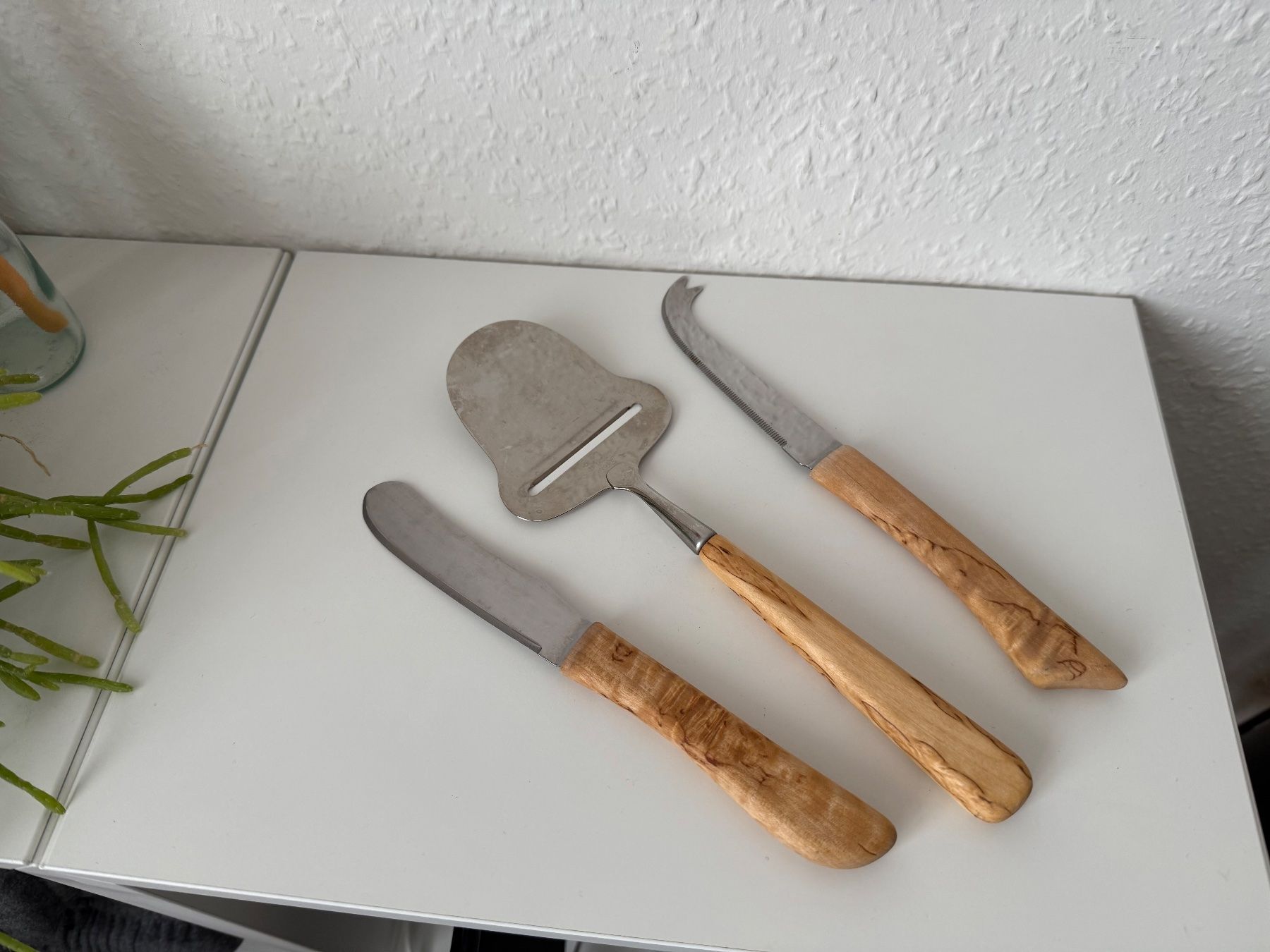 Forbici per formaggio con impugnatura in legno di ulivo 3 pezzi - Image 1