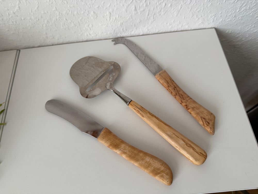 Forbici per formaggio con impugnatura in legno di ulivo 3 pezzi - Image 2