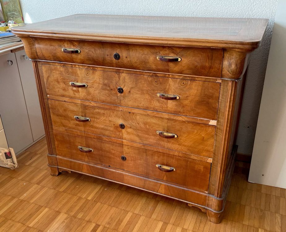 Comodino Biedermeier proveniente da un'eredità