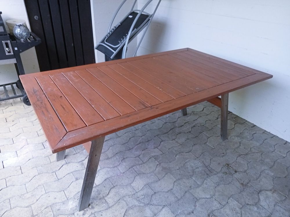 Tavolo da giardino in legno usato