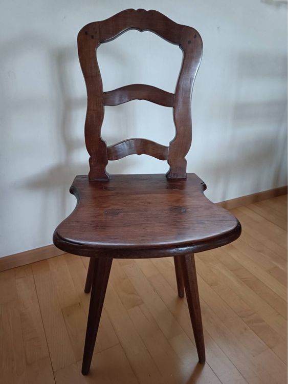 Antico sgabello da scrivania