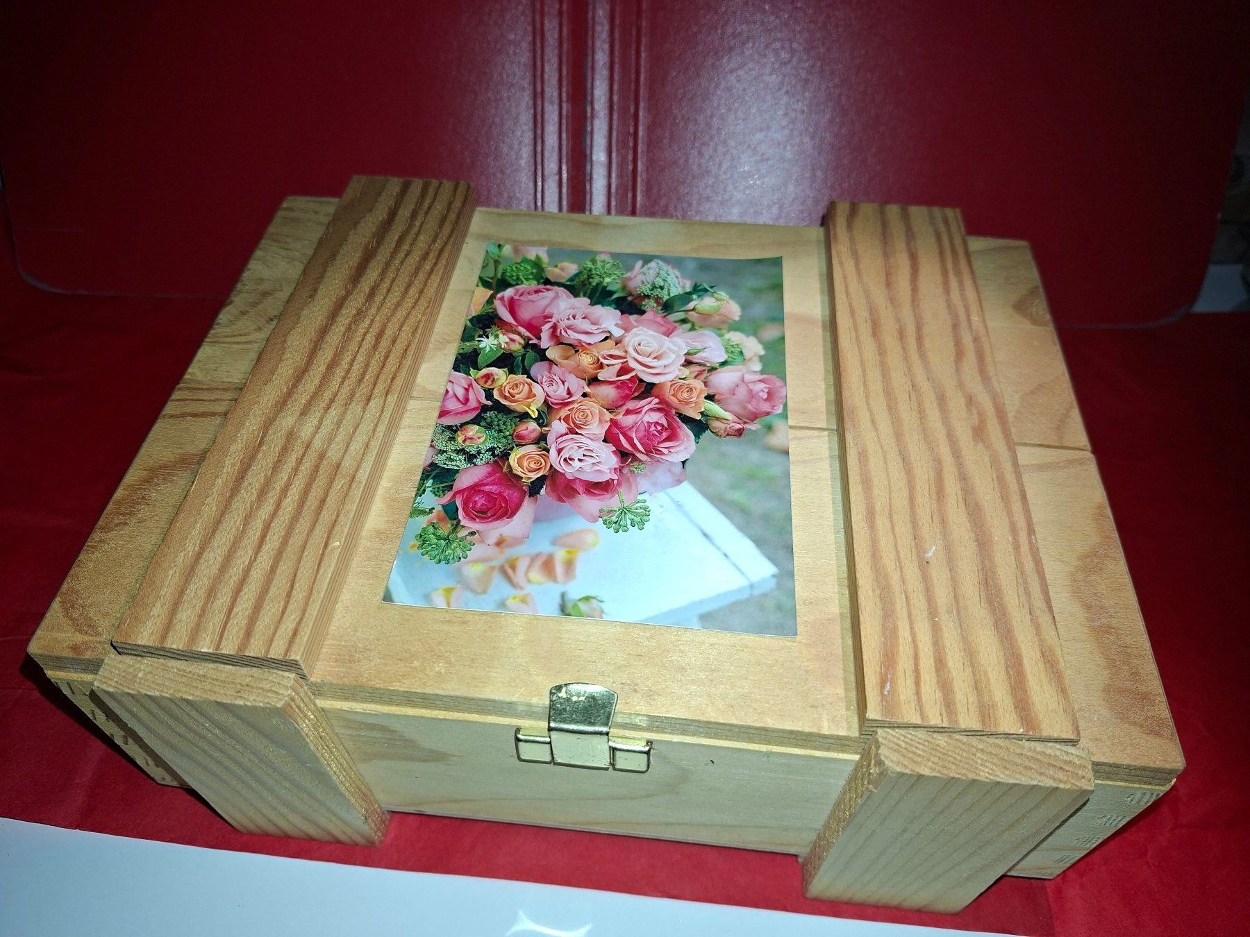 Scatola di legno con inserto per praline - Image 1