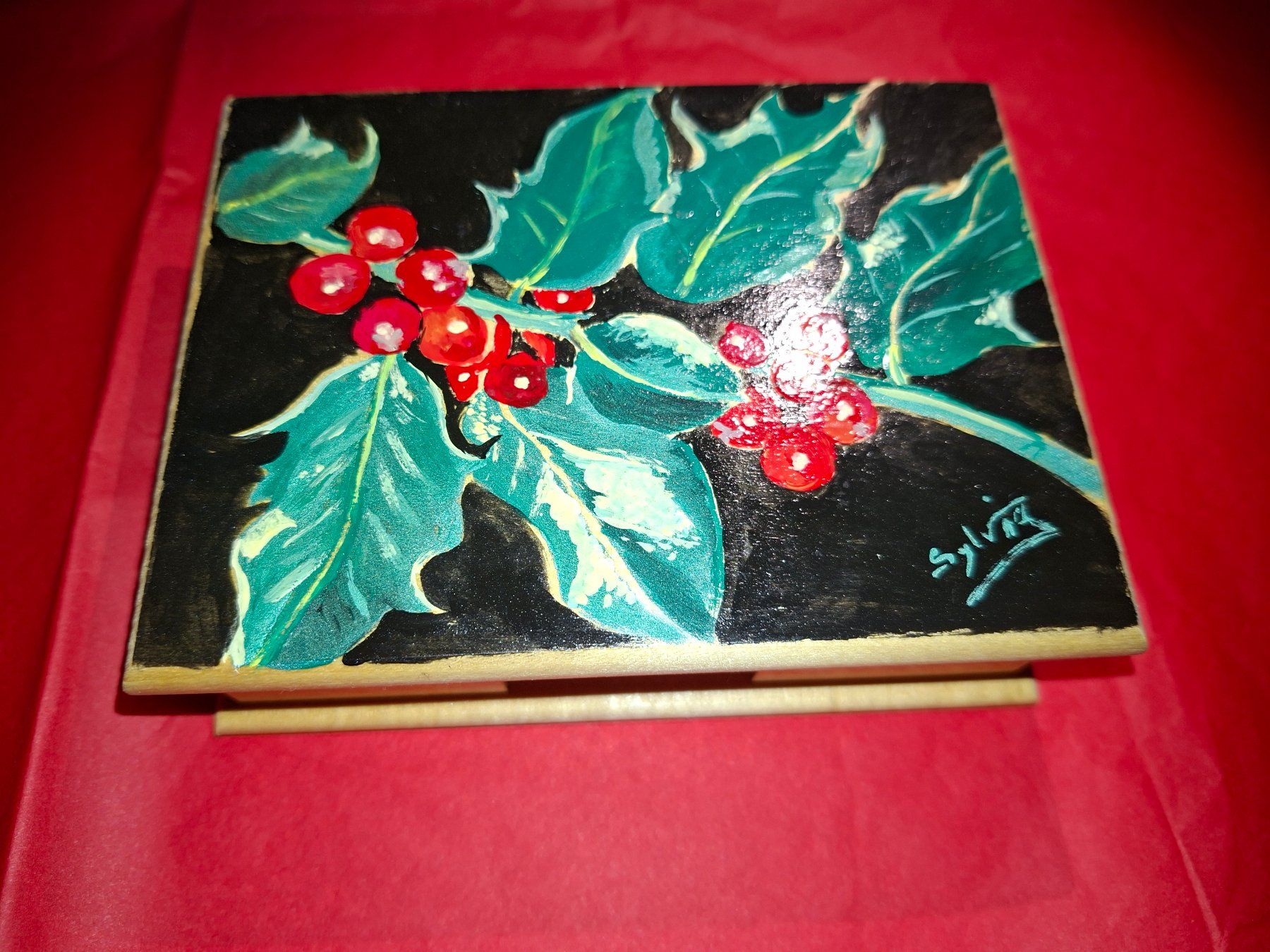 Scatola di legno dipinta a mano con motivi natalizi - Image 1