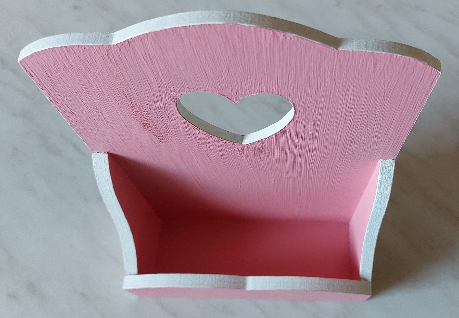 Regal a muro in legno per lettere rosa con dettaglio a cuore – Romantico - Image 3