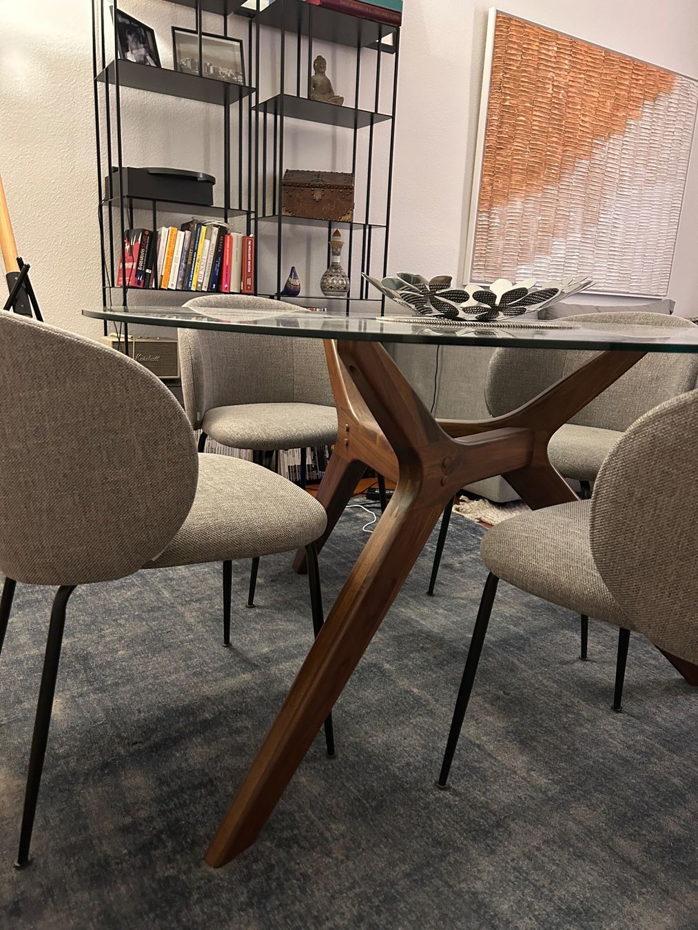 Tavolo in vetro con gamba in legno marca AMPM - Image 3