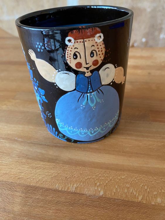 Tazza di ceramica dipinta a mano