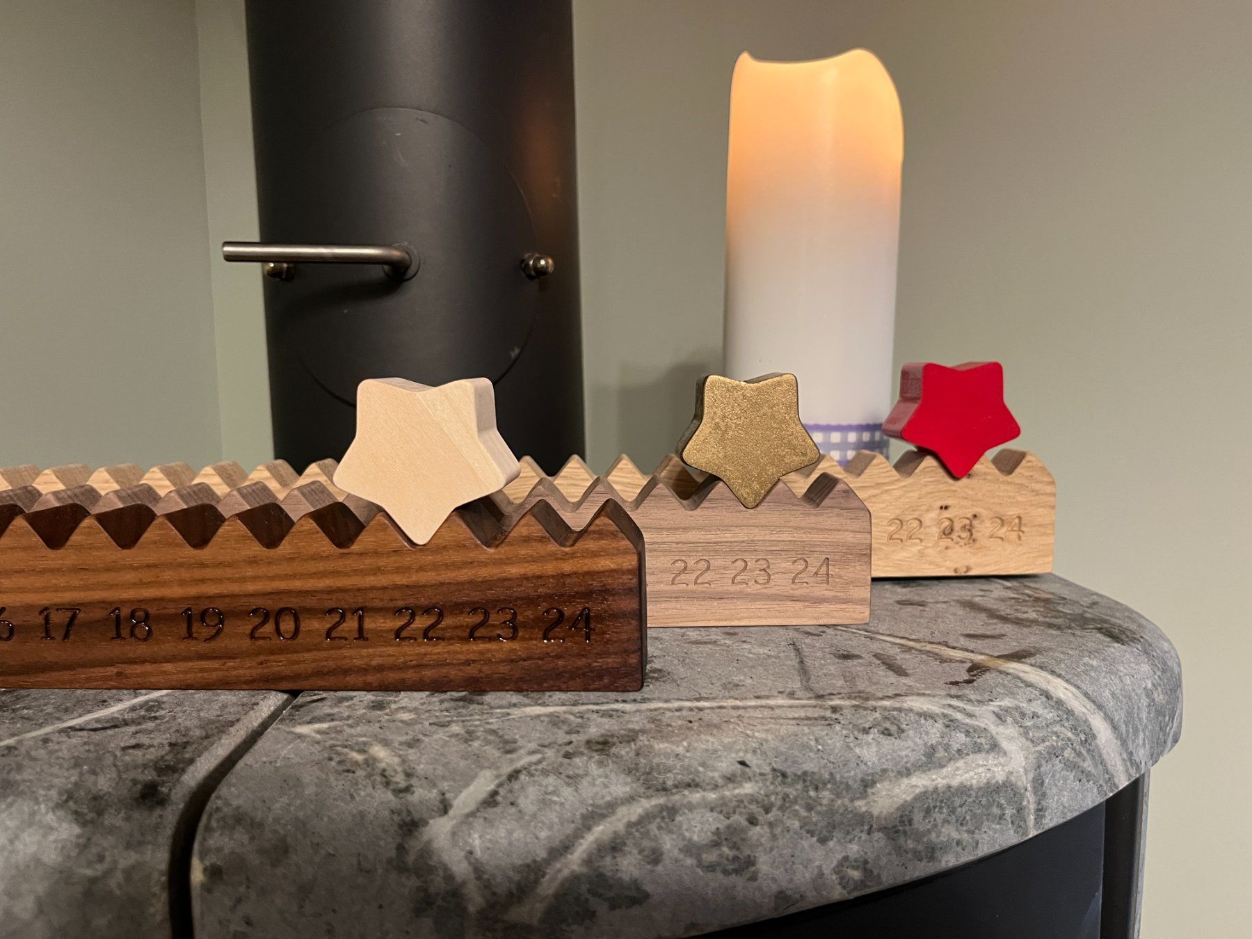 Calendario dell'Avvento in legno di noce - Image 1