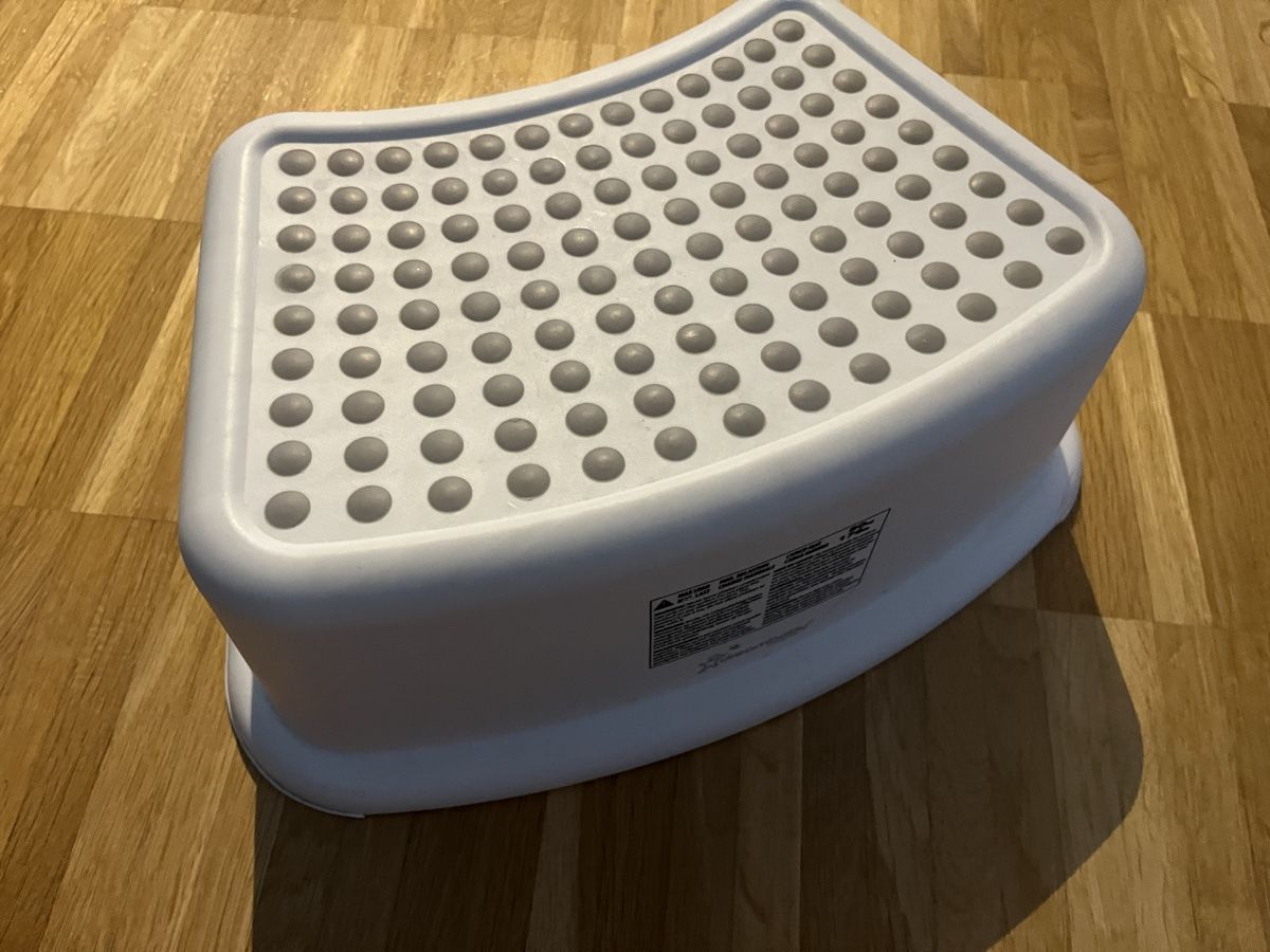Tritthocker per bambini, pratico e stabile - Image 1