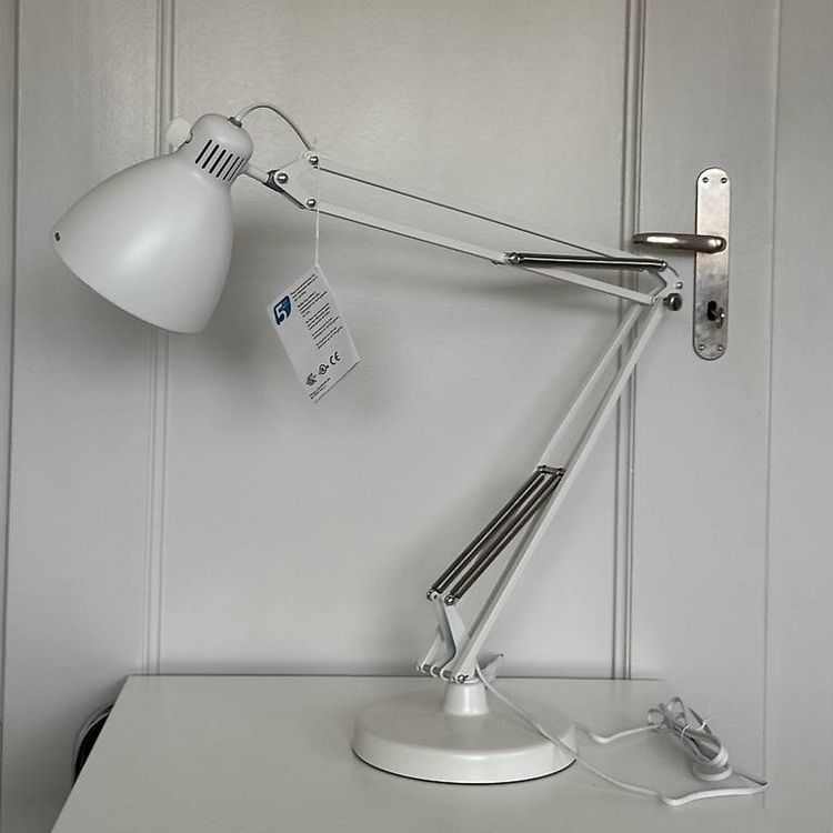 Luxo L-1 scrivania lampada bianca con piedistallo, E27