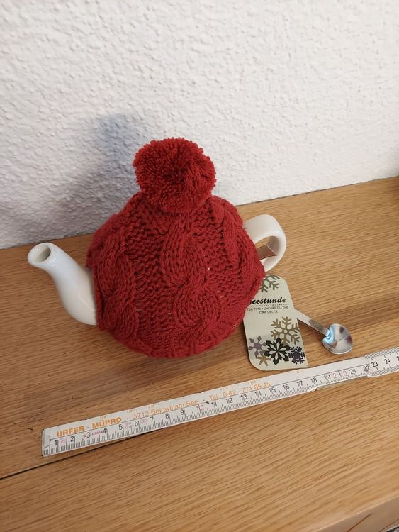 Molto bella teiera con cappuccio in maglia rossa e cucchiaio, NUOVA